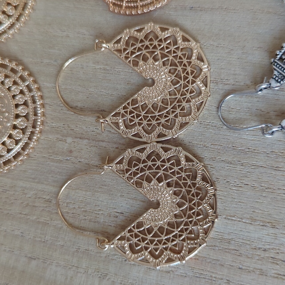 4 Pairs of Boho Style Earrings - Picture 3 of 5